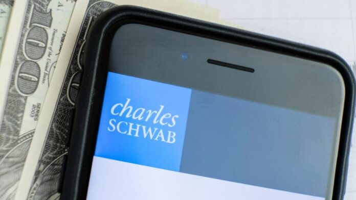 charles-schwab-analyst-‘cautiously-optimistic’-upward-trend-can-continue-in-q4