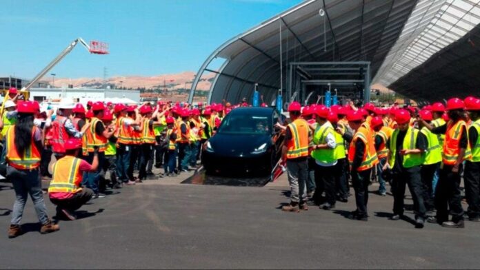 tesla-celebrates-milestone-with-1-millionth-model-y-produced-at-fremont’s-iconic-‘big-tent’-facility