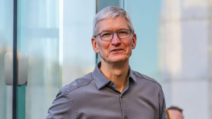 tim-cook-reveals-apple-watch-saved-his-father’s-life-by-alerting-emergency-services,-but-his-father-‘more-upset’-because-of-this