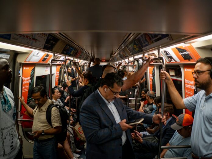moomoo-launches-massive-ooh-campaign-in-nyc-to-highlight-new-“moomoo-engine”